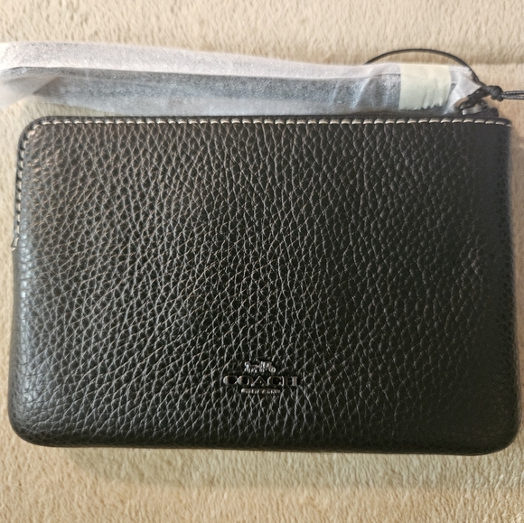 Coach Mickey wristlet - Picture 2 of 4